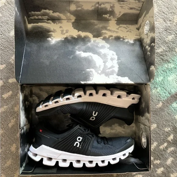 On Running Women's Athletic Shoes - Black - Picture 2 of 3